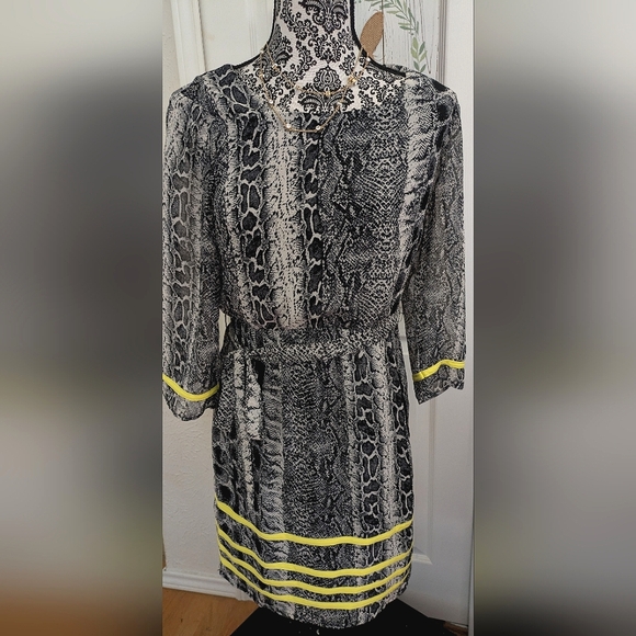 Snake print mini, super cute  dress with neon - Picture 10 of 12